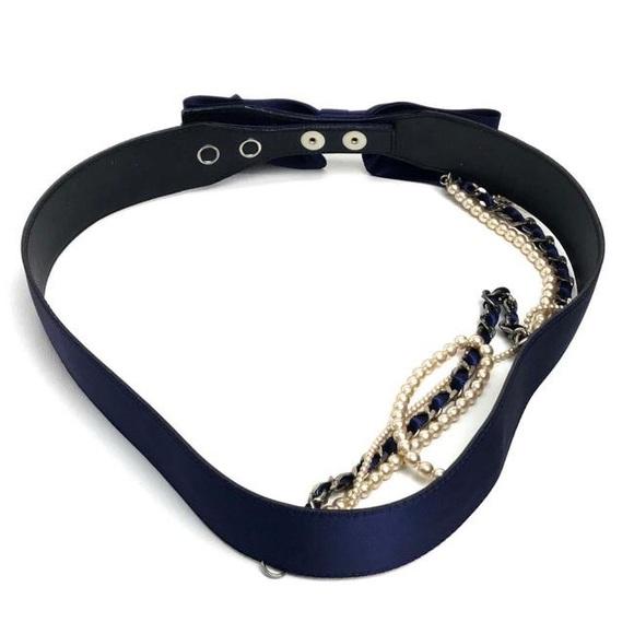 CHANEL fits like a small and it is adjustable with 3 snaps - Picture 7 of 13